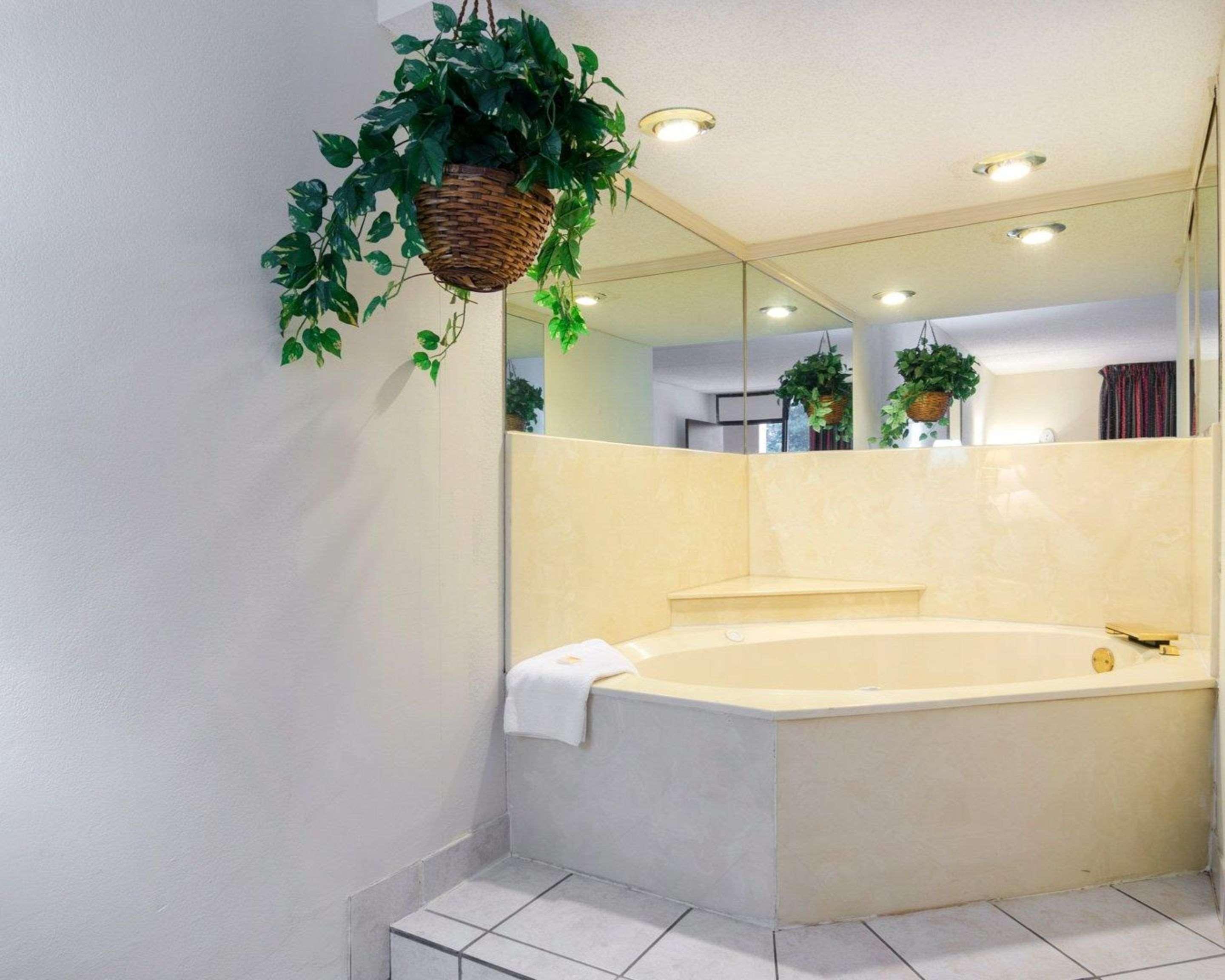 Rodeway Inn Norcross Ngoại thất bức ảnh