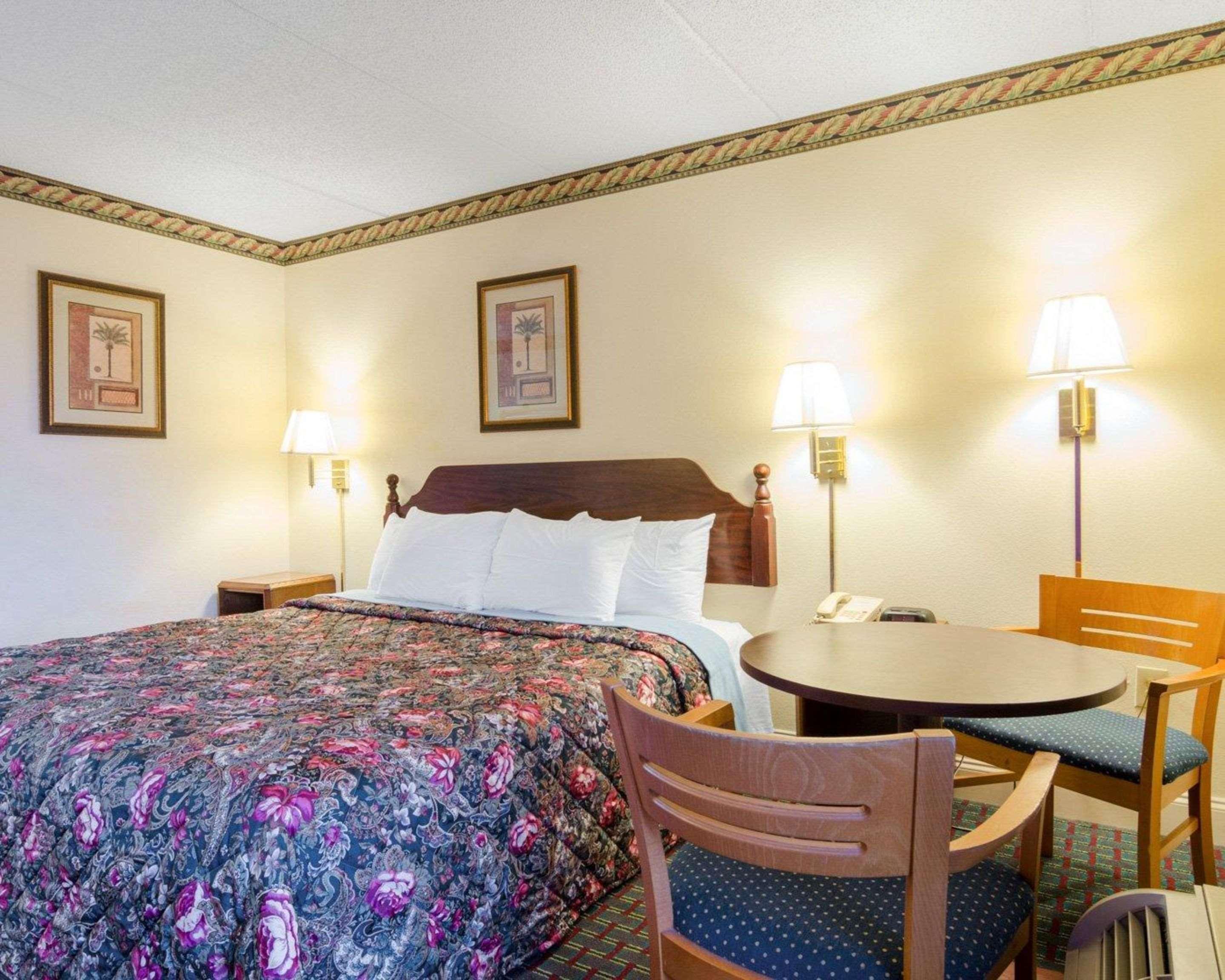 Rodeway Inn Norcross Ngoại thất bức ảnh