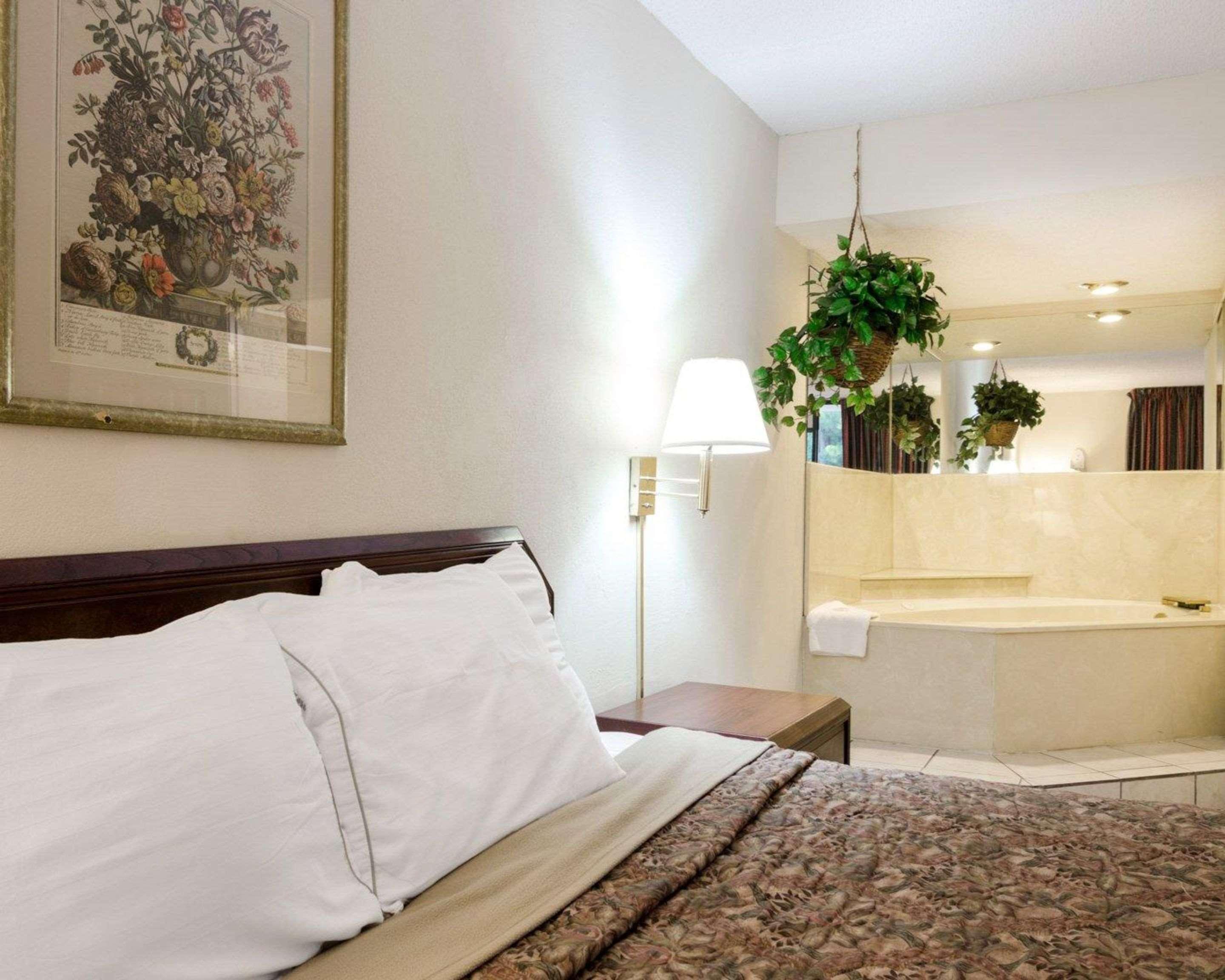 Rodeway Inn Norcross Ngoại thất bức ảnh