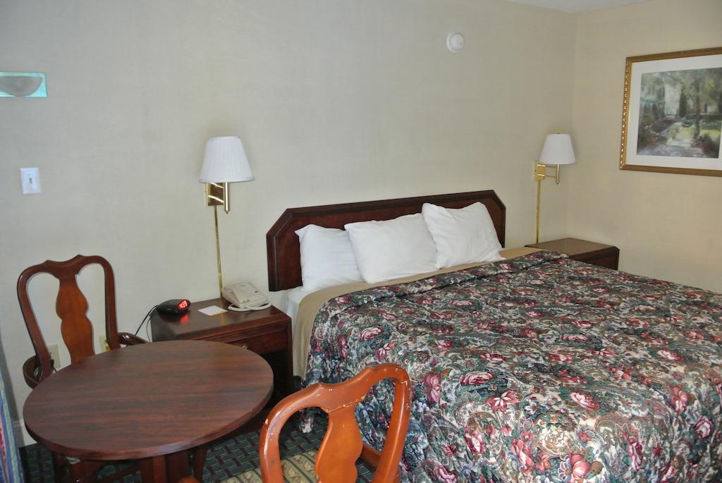 Rodeway Inn Norcross Phòng bức ảnh